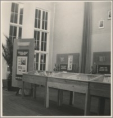 [Biblioteka Uniwersytecka w Toruniu wystawa z okazji 35 rocznicy Rewolucji Październikowej, 1952 r.]
