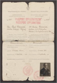 Paszport dyplomatyczny Karola Poznańskiego (sekretarza polskiej delegacji pokojowej na Konferencji w Rydze)