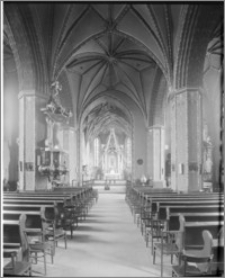 Bydgoszcz. Katedra św. Marcina i Mikołaja. Wnętrze, widok na ołtarz główny