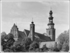 Chełmża. Kościół Parafialny Św. Trójcy [ob. Konkatedra Św. Trójcy]. Widok na dach i wieże
