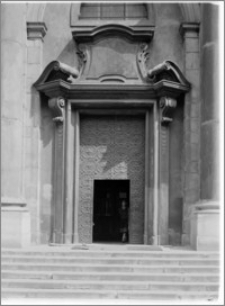 Kraków [Kościół pw. św. Anny – elewacja zach., portal główny, sztukateria autorstwa Baltazara Fontany]