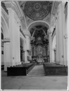 Chojnice. Kościół jezuitów Zwiastowania NMP. Wnętrze-widok na ołtarz główny