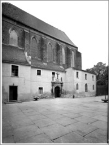 Chełmno. Kościół śś. Jana Apostoła i Jana Ewangelisty (dawny kościół benedyktynek). Widok od strony południowej