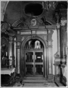 Kraków. Bazylika archikatedralna św. Stanisława i św. Wacława. Portal do kaplicy Mariackiej (Batorych, Mansjonarskiej, Cyborialnej) pw. Narodzenia NMP