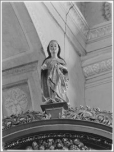 Krosno. Kościół pw. Trójcy Przenajświętszej. Gotycka Madonna w zwieńczeniu ołtarzu bocznego