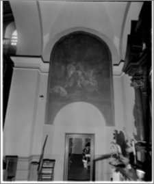 Kraków. Wnętrze kościoła. Obraz w nawie bocznej