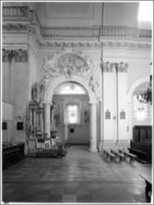 Tarłów – kościół parafialny pw. Świętej Trójcy [portal do kaplicy płd.]