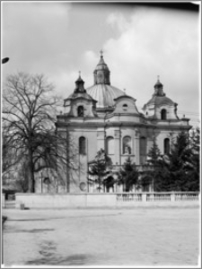 Trzemeszno – kościół parafialny pw. Wniebowzięcia NMP [widok od strony wsch.]