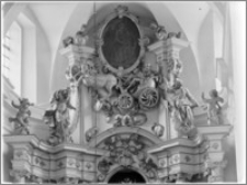 Lublin. Kościół karmelitów trzewiczkowych św. Eliasza Proroka. Wnętrze. Fragment ołtarza głównego-zwieńczenie