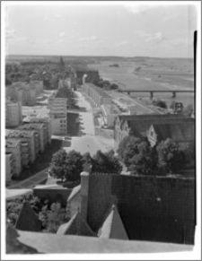 Malbork. Zespół zamkowy. Widok na odbudowane Stare Miasto z wieży Zamku Wysokiego