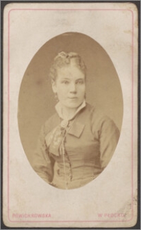 Portret kobiety z kolczykami