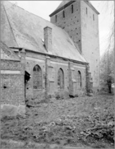 Kościoły gotyckie powiatu koszalińskiego i kołobrzeskiegoz wbudowanymi w ściany kołami młyńskimi. Cisowo (woj. zachodniopomorskie). Kościół pw. św, Stanisława Kostki. Widok ogólny-fragment