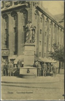 Toruń - pomnik Kopernika - Thorn. Copernicus-Denkmal